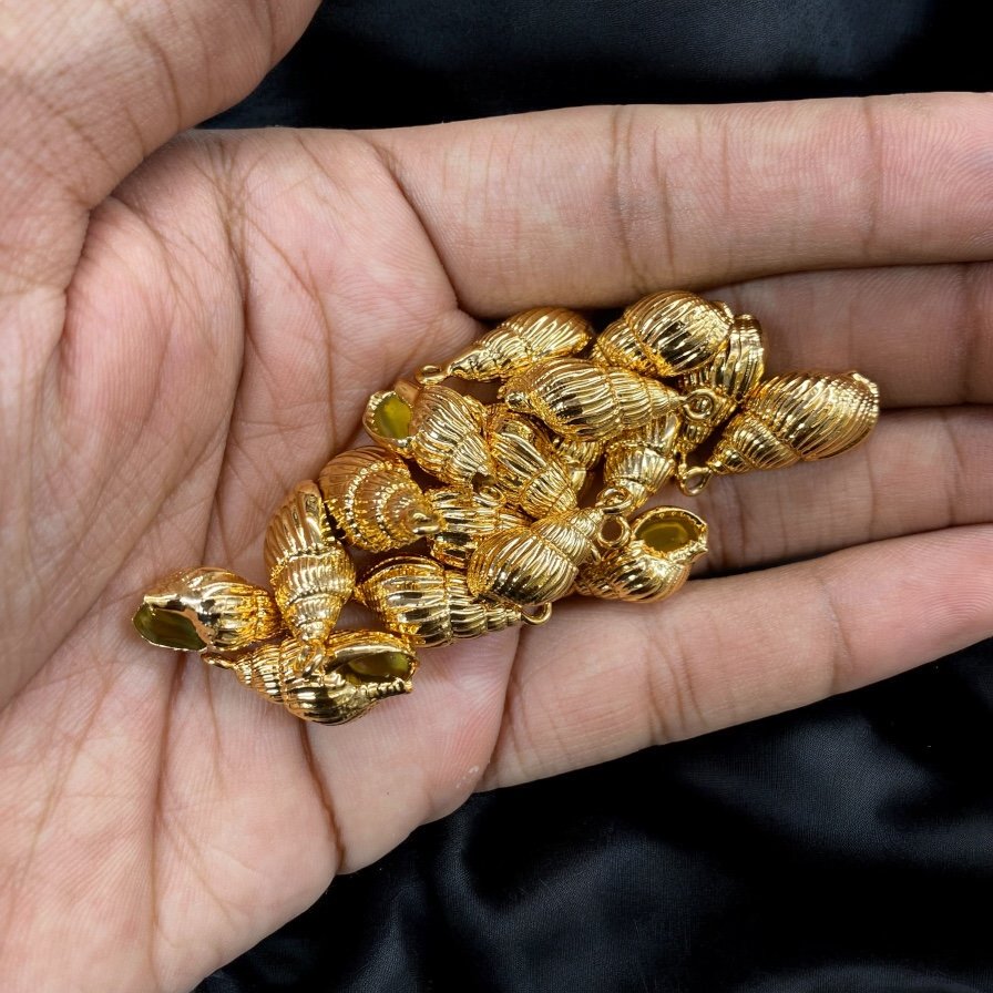 Natural Shell with Hook | Export Quality Imitation Jewellery Quantity - 1