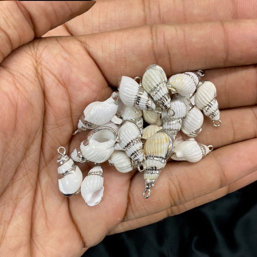 Natural Shell with Hook | Export Quality  Imitation Jewellery Quantity - 1