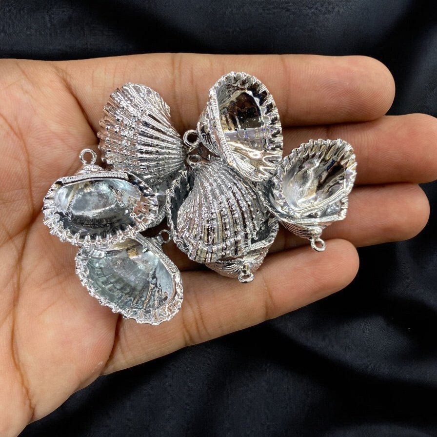 Natural Shell with Hook | Export Quality Imitation Jewellery Quantity - 1