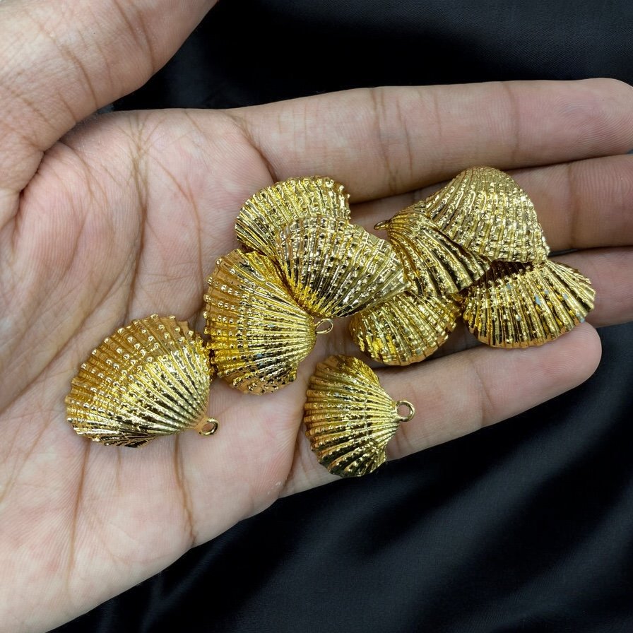 Natural Shell with Hook | Export Quality Imitation Jewellery Quantity - 1