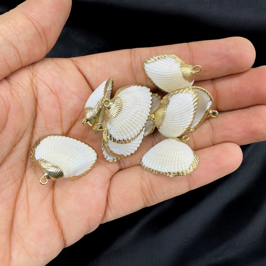 Natural Shell with Hook | Export Quality Imitation Jewellery Quantity - 1