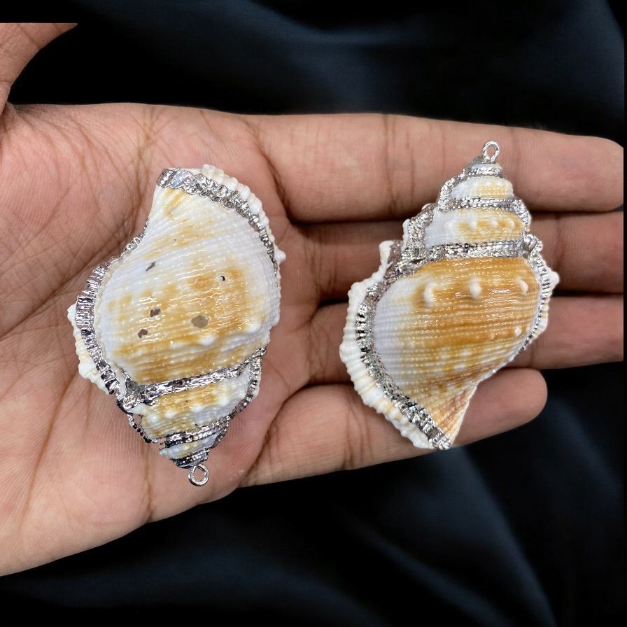 Natural Shell with Hook | Export Quality Imitation Raw Material Imitation Jewellery Quantity - 1